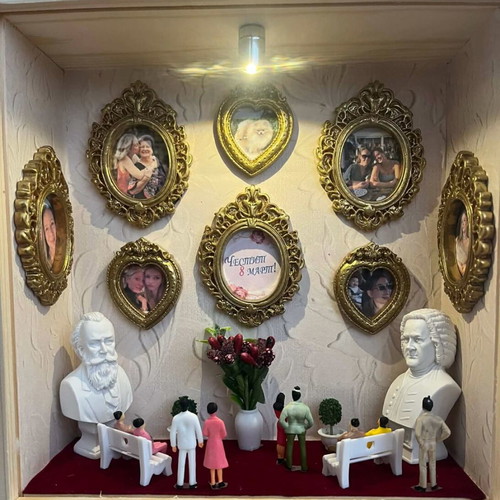 Mini Museum With Your Photos New