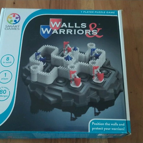 Smart Games Walls and Warriors like new, educational board game