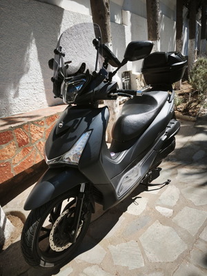 Σκούτερ Sym HD 300 σαν καινούργιο με μπαγκαζιέρα Givi και ανεμοθώρακα Biondi