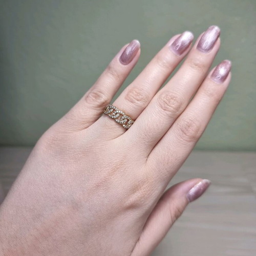 Double ring with chain design like new, gold color