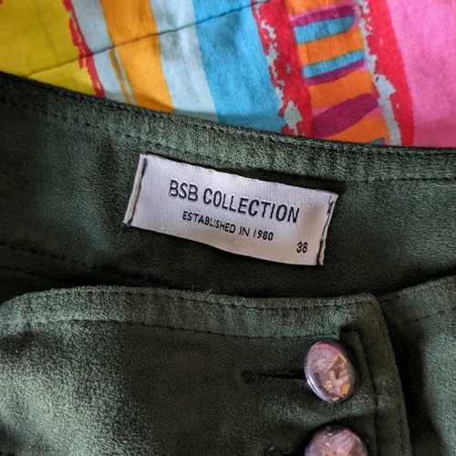 BSB velvet shorts in comfortable fit, size 38
