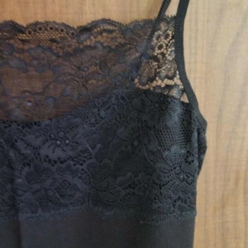 Women's tops pink and black like new, size M