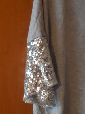 Benetton women's blouse like new, gray, mako fabric, special sleeves