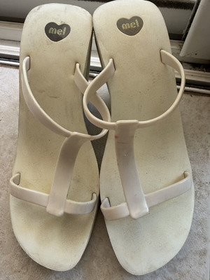 Mel platform sandals like new, waterproof, heel, size 39, white