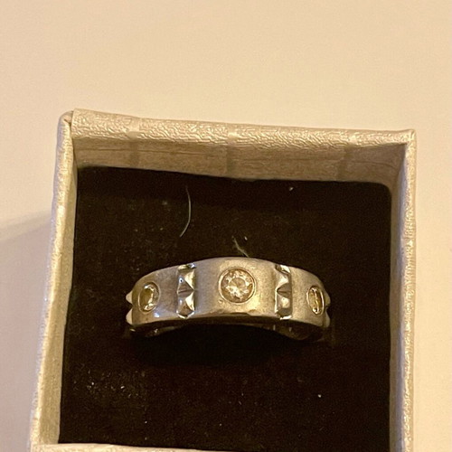 Silver ring with zircon like new