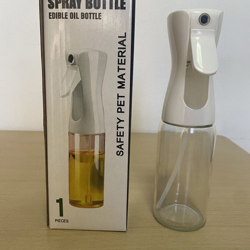 Oil spray bottle for kitchen use