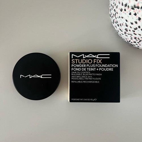 Mac Studio Fix Powder Plus Foundation like new, shade NC5