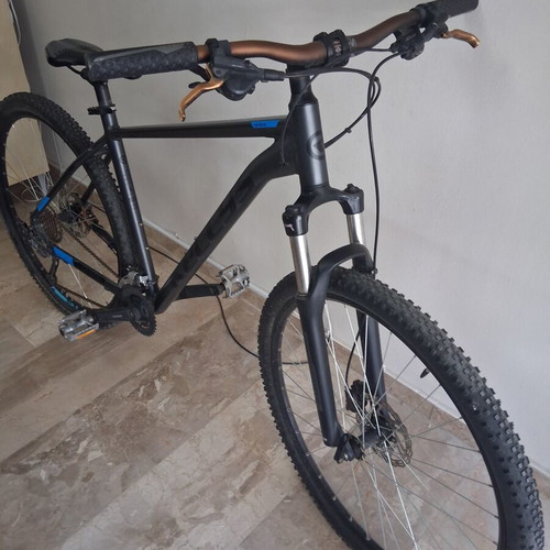 Kelly's Spider Mountain Bike 29 Inch used with disc brakes and pump