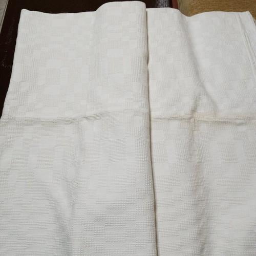 White Piraiki Patraiki quilt like new, cotton 1960s