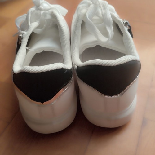 Sneakers like new, size 40, white athletic style