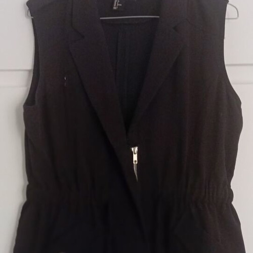 H&M black vest with elastic waist and zipper, size Small, like new