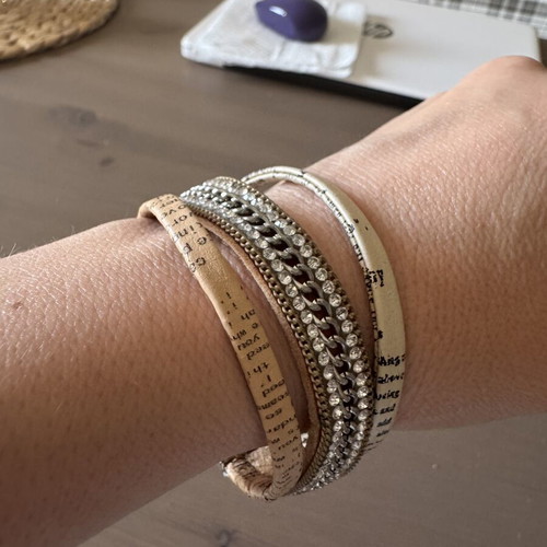 Bracelet leather and chain with magnetic clasp like new