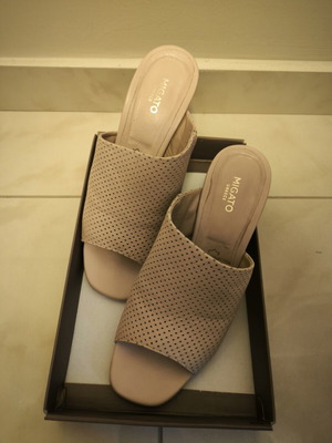 Migato δερμάτινα mules σαν καινούργιο, μέγεθος 40, μπεζ, τακούνι 8 εκ.