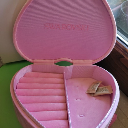 Swarovski heart-shaped pink velvet jewelry box