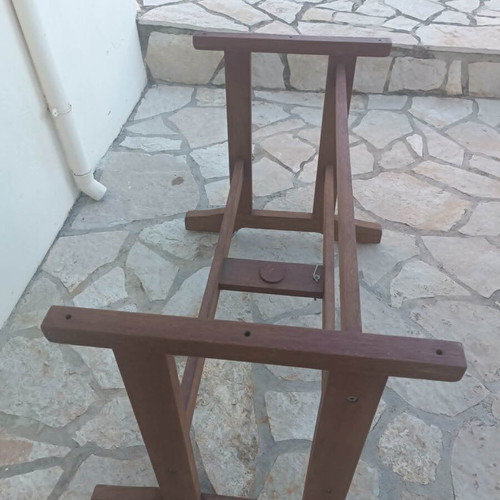 Wooden garden dining set like new with extendable table and 4 folding chairs