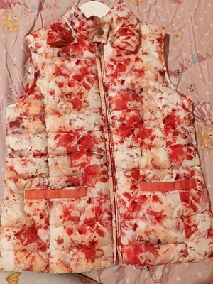 Zara sleeveless jacket for girls, white and red