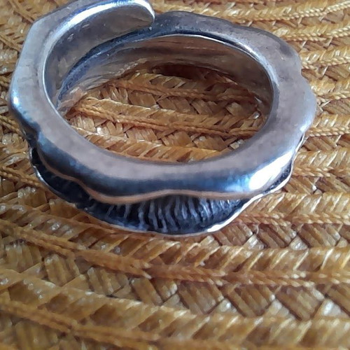 Silver 925 ring like new, size 9-9.5