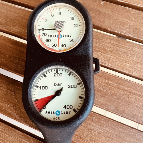 Aqua Lung Barometer and Depth Gauge with Beuchat VX10 Evolution Regulator