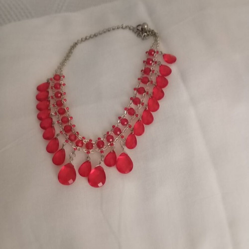 Necklace with red stones like new