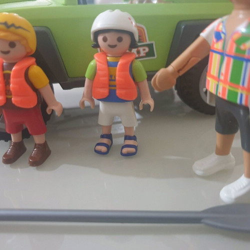 Playmobil 4x4 vehicle and kayak used with 3 figures and 2 canoes