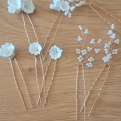 Ceramic hair clips with flowers and fake pearls new, ideal for brides