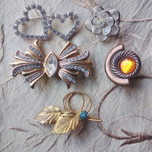 Vintage pins like new, pack of 5, gold and silver colors