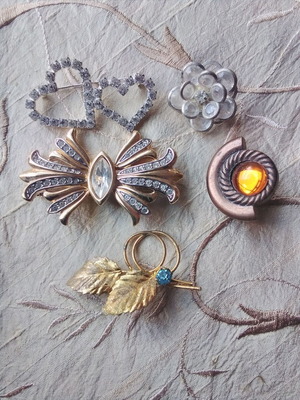 Vintage pins like new, pack of 5, gold and silver colors