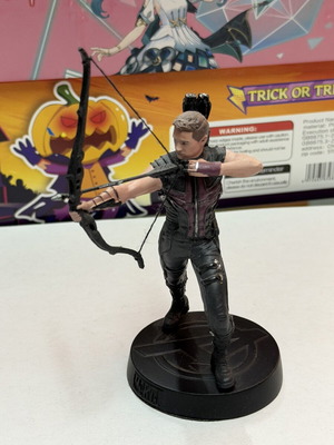 Hawkeye figure from Marvel universe like new
