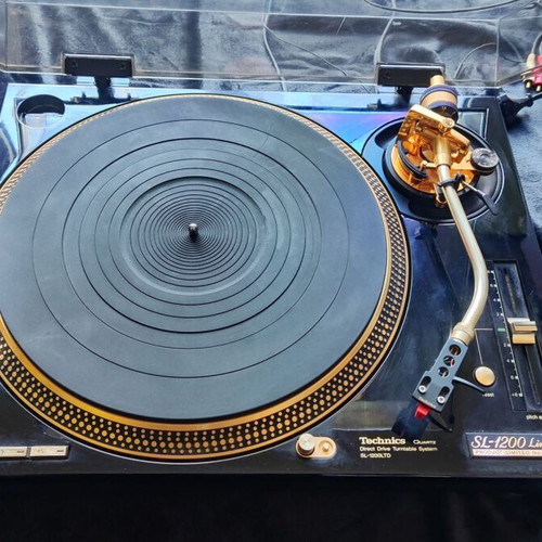 Technics SL-1200 LTD turntable used, 24K gold plated limited edition