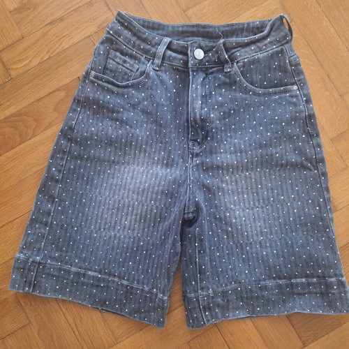 Elastic Bermuda shorts with rhinestones like new, size XS, gray