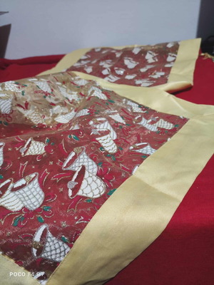 Christmas table runners set like new made of organza and satin