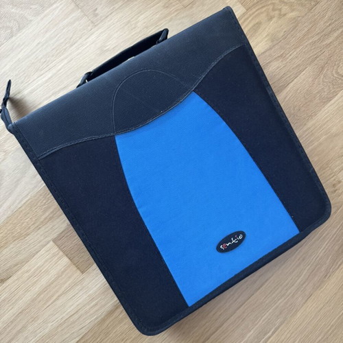 Sentio CD/DVD Storage Album like new, fabric case with handle