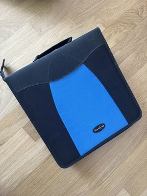 Sentio CD/DVD Storage Album like new, fabric case with handle