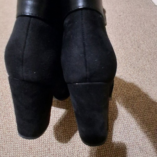 Women’s suede ankle boots used with square heel size 38