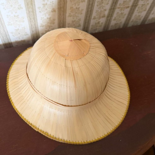Vintage hat like new, traditional Asian straw beige