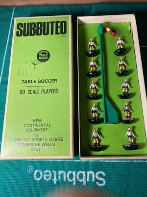 Vintage Subbuteo Newcastle team used, collectible 68-70