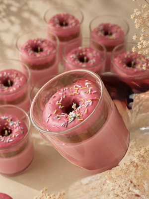Donut candle with customizable scent