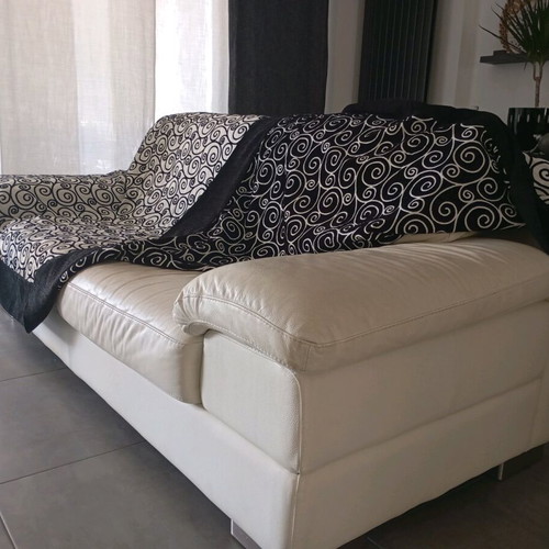 Double-sided throw with embossed texture, like new