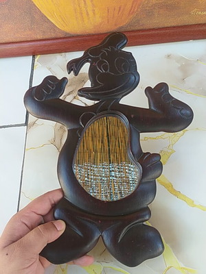 Vintage ξύλινος καθρέφτης τοίχου με ανάγλυφο Disney Mickey Mouse, σκούρο καφέ