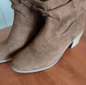 Καφέ μποτάκια σουετ