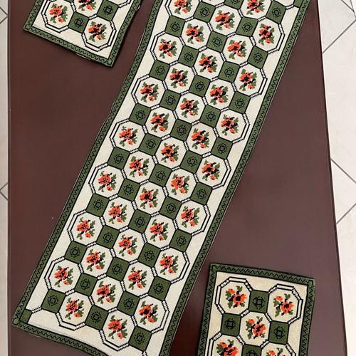Handmade set of 3 embroidered table linens like new