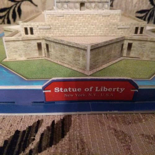 3D Puzzle Statue of Liberty used, 39-piece foam board