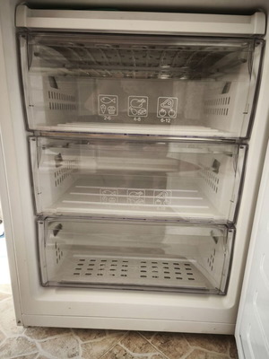Beko refrigerator RCSA330K31W used, for parts with evaporator leak