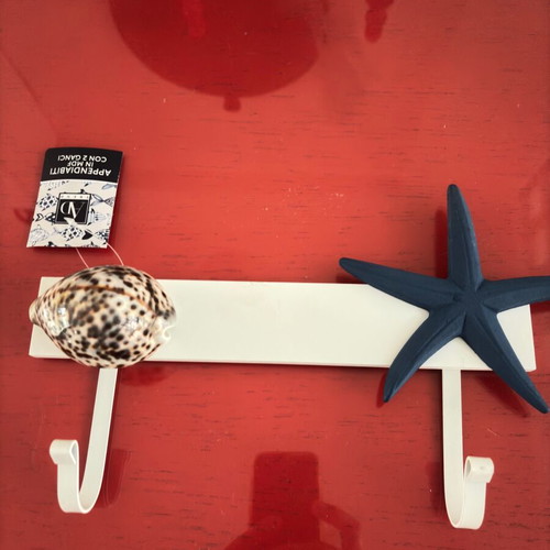 Double wall hook decorated with starfish and real shell