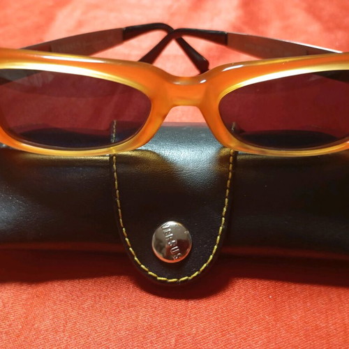 Versus by Versace vintage unisex oval sunglasses with original leather case