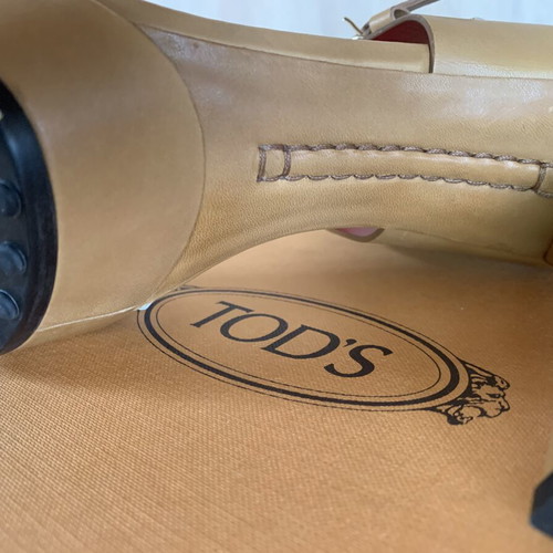 Tod's leather sandals new with red interior details