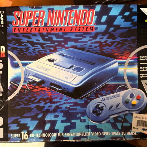 Super Nintendo Entertainment System (SNES) like new with original box