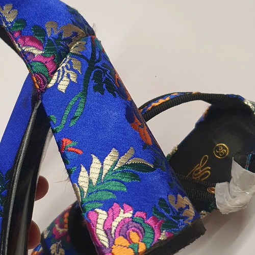 Embroidered heels new, unworn, size 36, blue