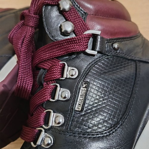Pikolinos leather ankle boots like new, size 39, black and red