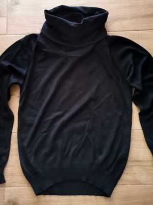 Open men's black medium pullover like new with high collar